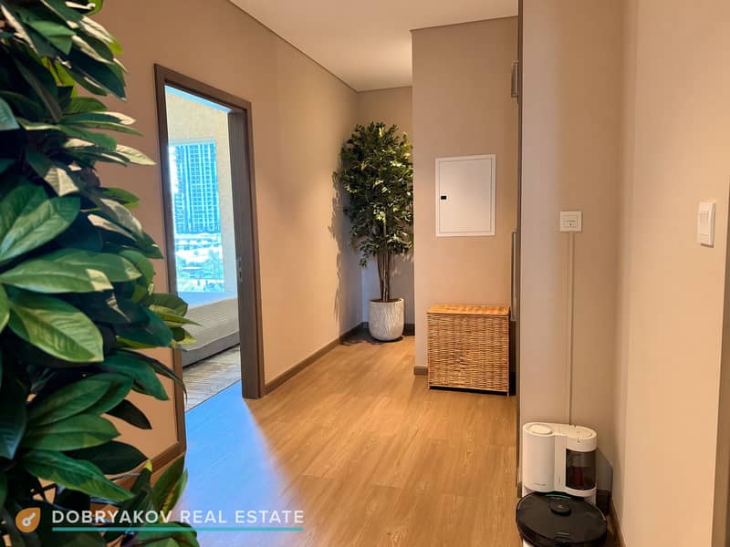 26 08_hallway_to_bedroom. jpg