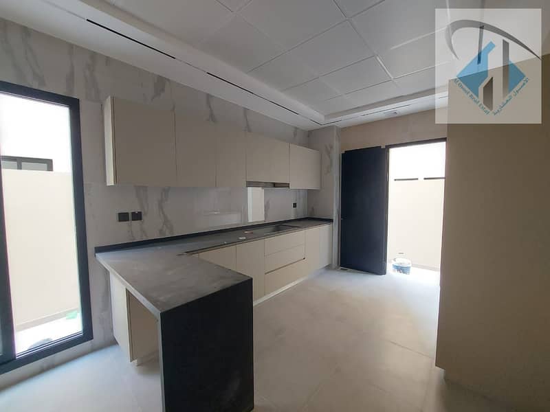 28 c12dfcd9-f19a-486a-aeda-b6be1b5fcab2. jpg