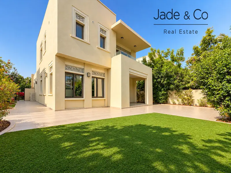 Community Expert | Large Layout | Vacant