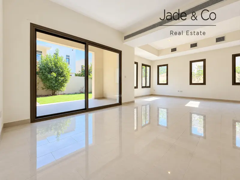 Community Expert | Large Layout | Vacant
