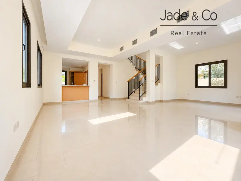 Community Expert | Large Layout | Vacant