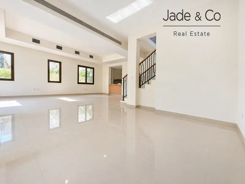 Community Expert | Large Layout | Vacant