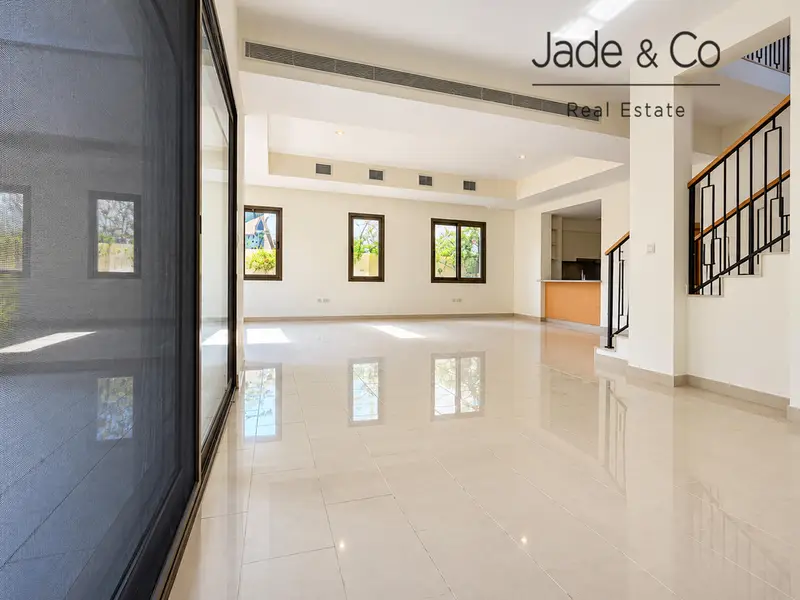 Community Expert | Large Layout | Vacant