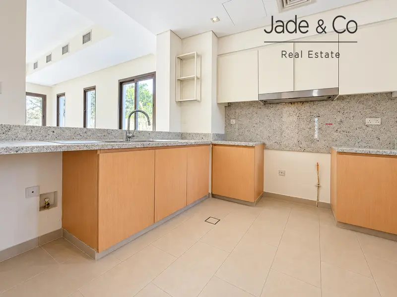 Community Expert | Large Layout | Vacant