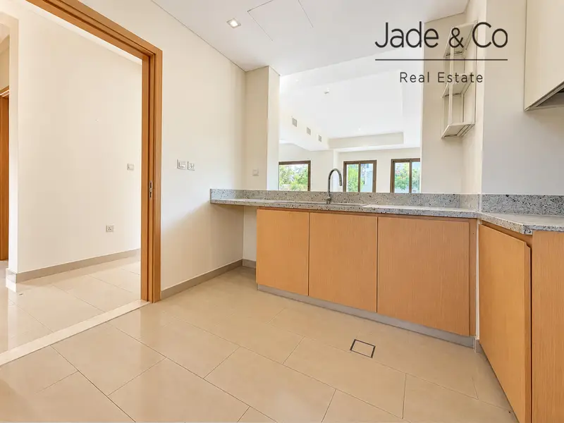 Community Expert | Large Layout | Vacant