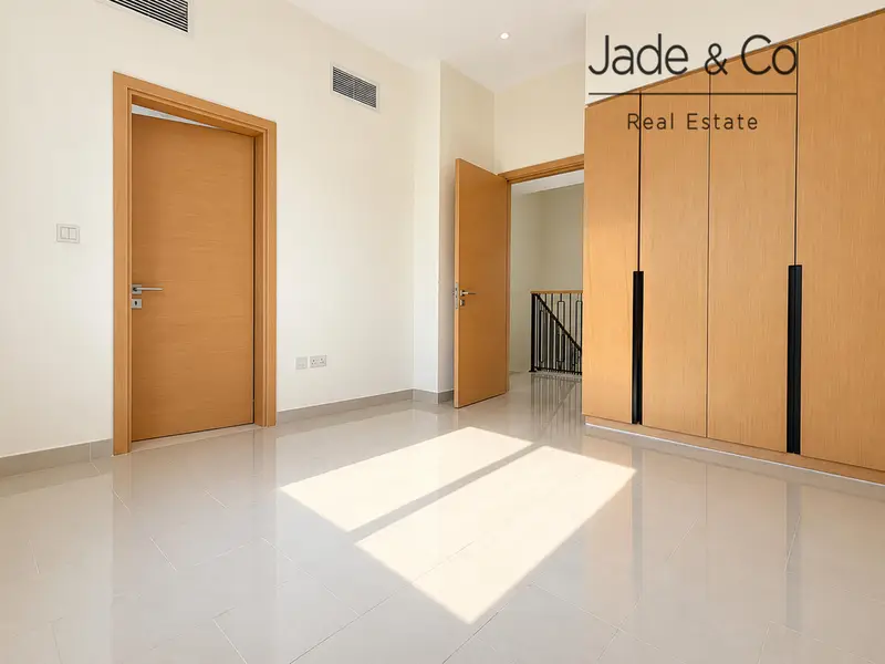 Community Expert | Large Layout | Vacant