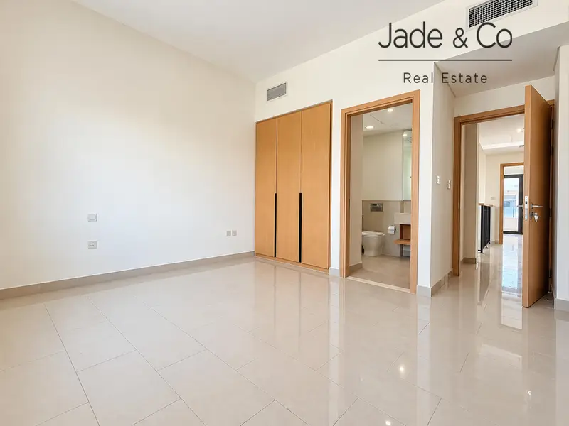 Community Expert | Large Layout | Vacant