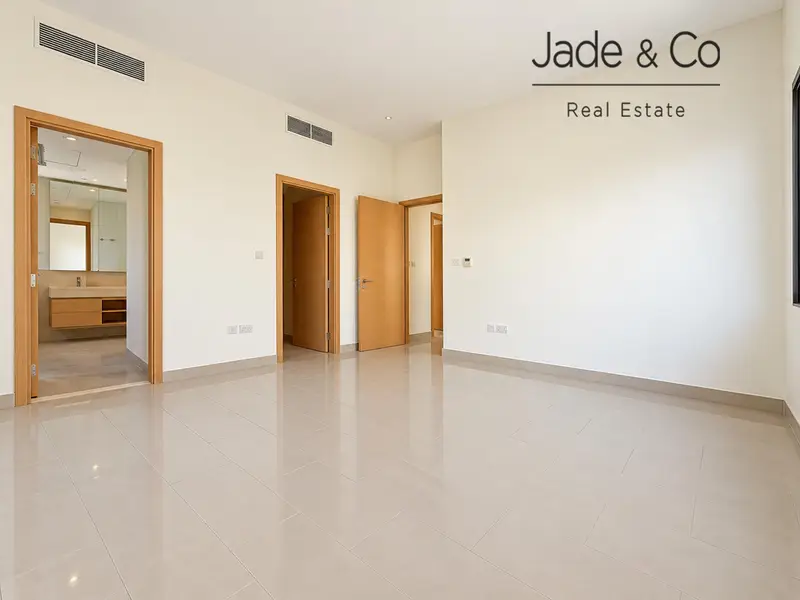Community Expert | Large Layout | Vacant
