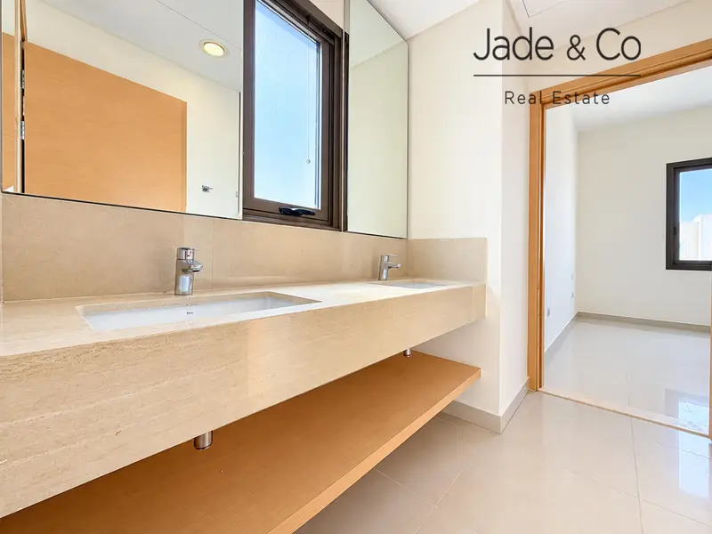 Community Expert | Large Layout | Vacant