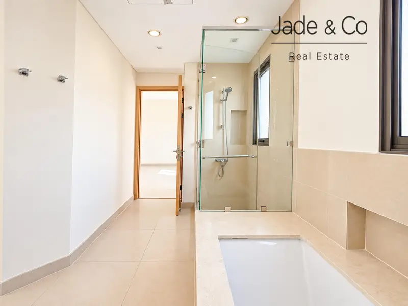 Community Expert | Large Layout | Vacant