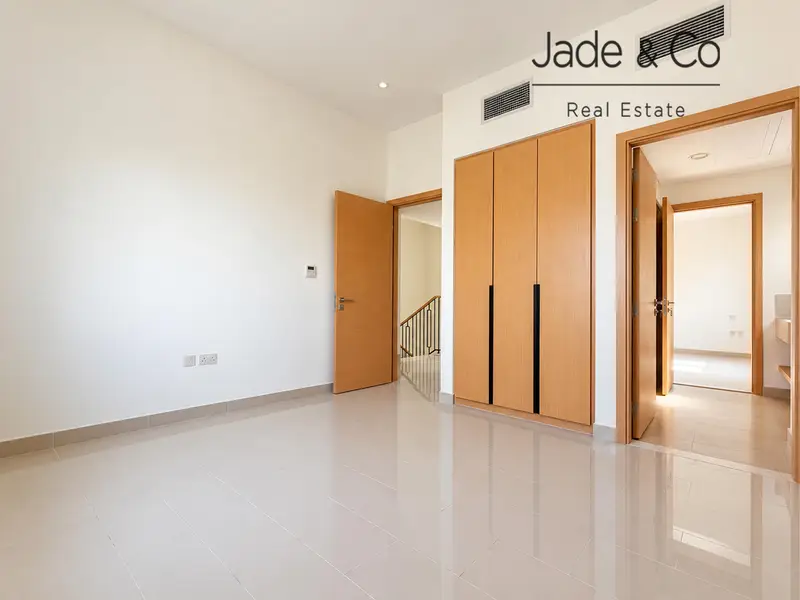 Community Expert | Large Layout | Vacant