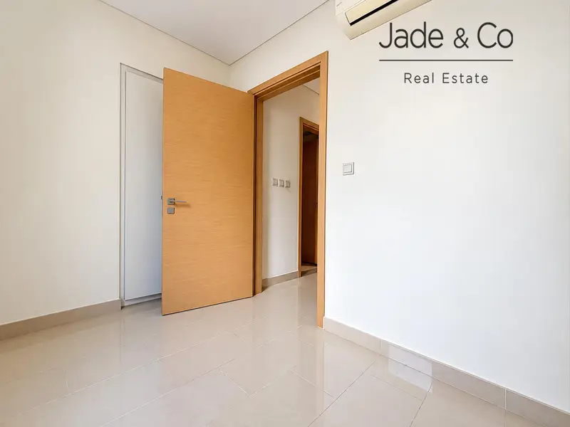Community Expert | Large Layout | Vacant