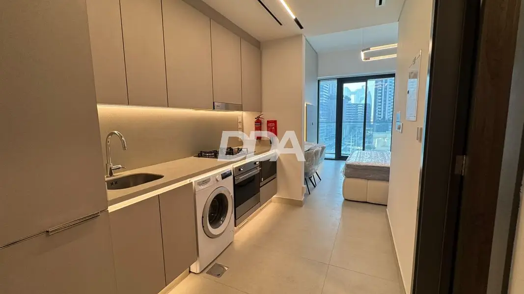 VACANT STUDIO | COMMUNITY VIEW | PRIME LOCATION
