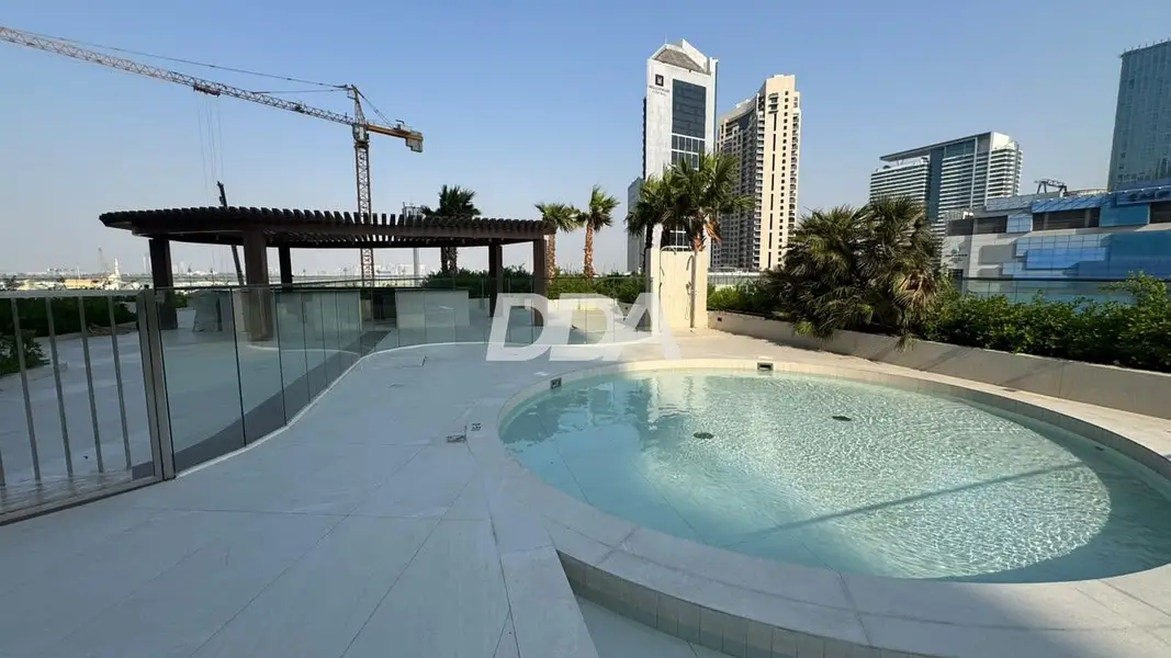 VACANT STUDIO | COMMUNITY VIEW | PRIME LOCATION