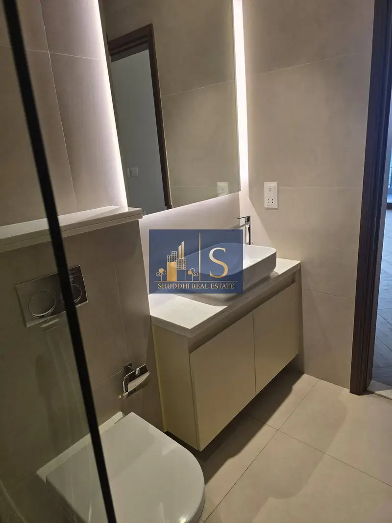 READY TO MOVE IN | LARGE LAYOUT | GREAT LOCATION