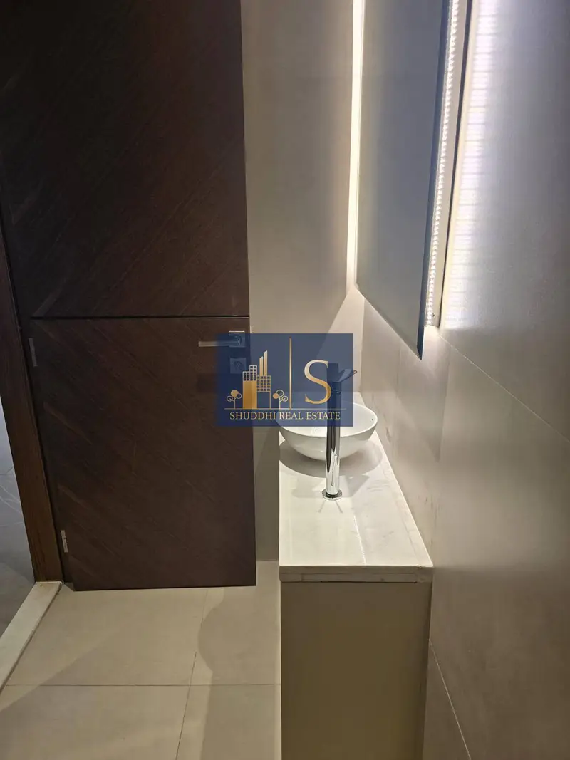 READY TO MOVE IN | LARGE LAYOUT | GREAT LOCATION