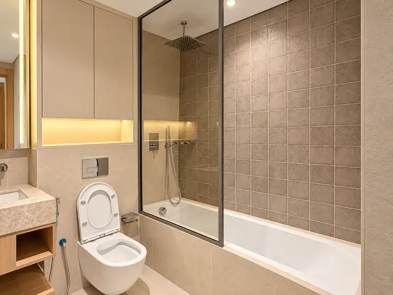 Midtown 2BR Apartment | City & Courtyard Views | Modern Open-Plan Layout