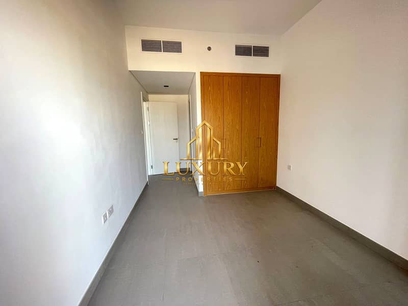 6 Modern 1 BHK | Balcony | 2 Bathrooms | Prime Location