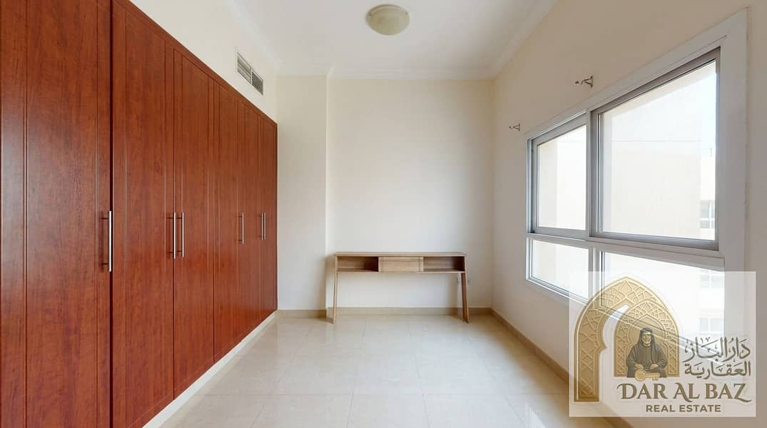 5 Enhancing_real_estate_listing_ph…_20261019210524. jpg