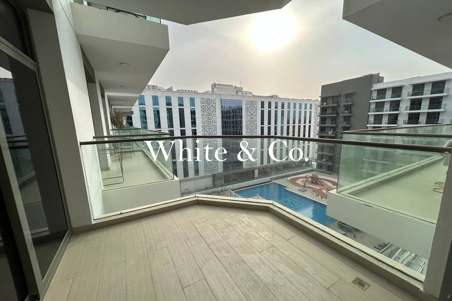 Modern Apartment | Corner | Part Furnished