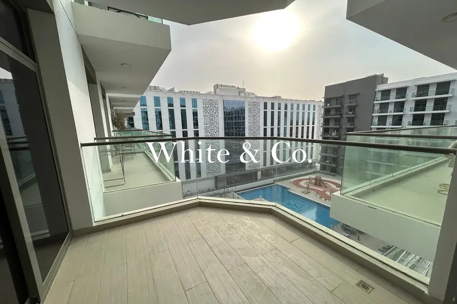 Modern Apartment | Corner | Part Furnished