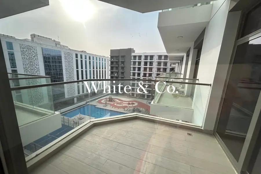 Modern Apartment | Corner | Part Furnished
