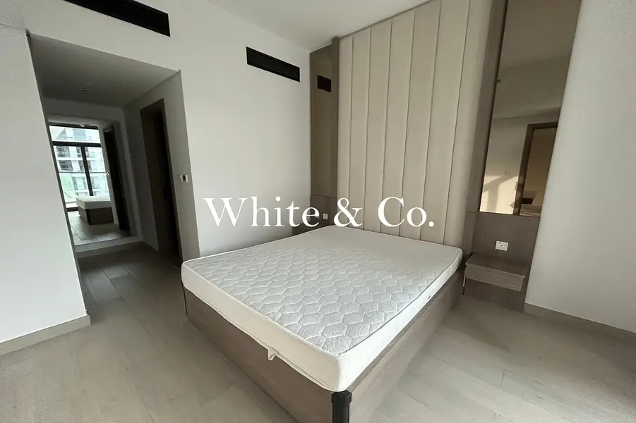 Modern Apartment | Corner | Part Furnished