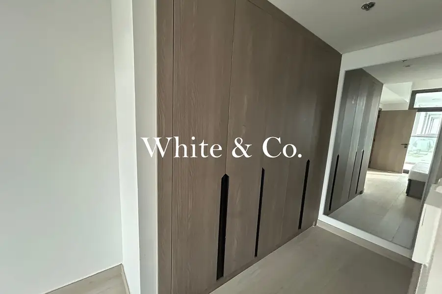Modern Apartment | Corner | Part Furnished