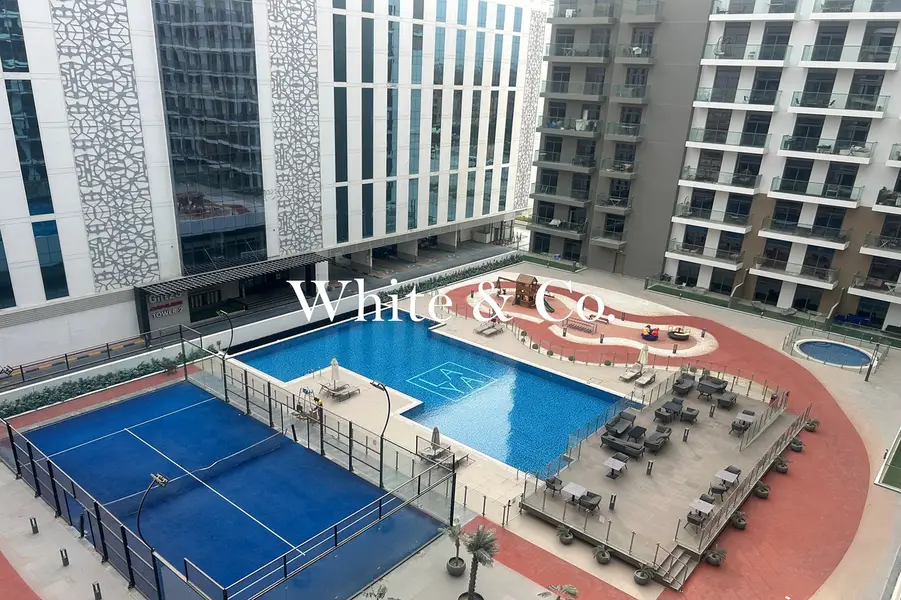 Modern Apartment | Corner | Part Furnished
