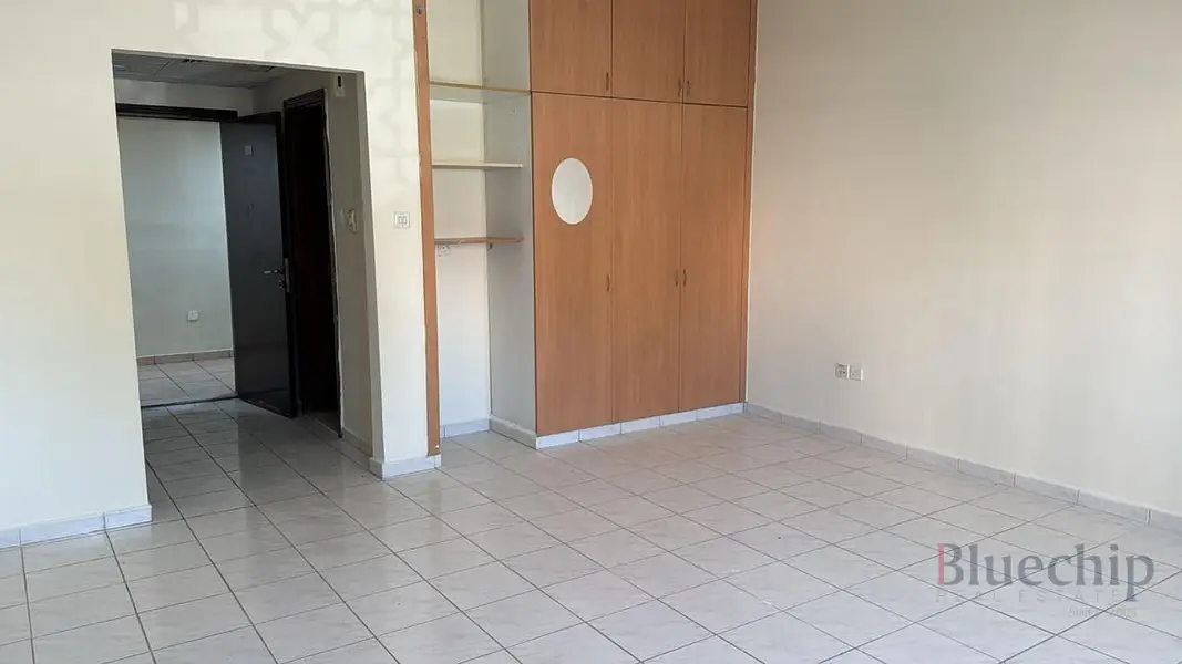 Free Parking | Parking View | Vacant on Transfer