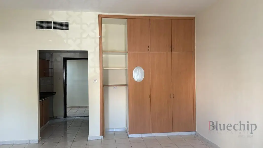 Free Parking | Parking View | Vacant on Transfer