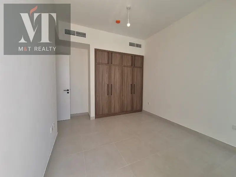 Single Row|Huge Corner Plot|Landscaped