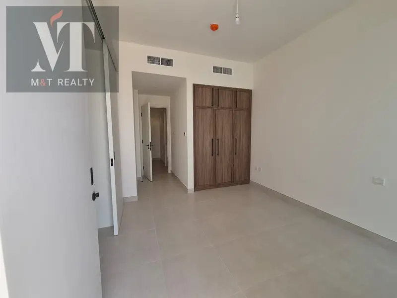 Single Row|Huge Corner Plot|Landscaped