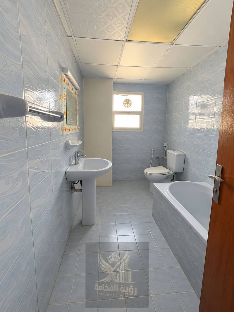 12 Clean Blue-Gray Tiled Bathroom - نسخة. png