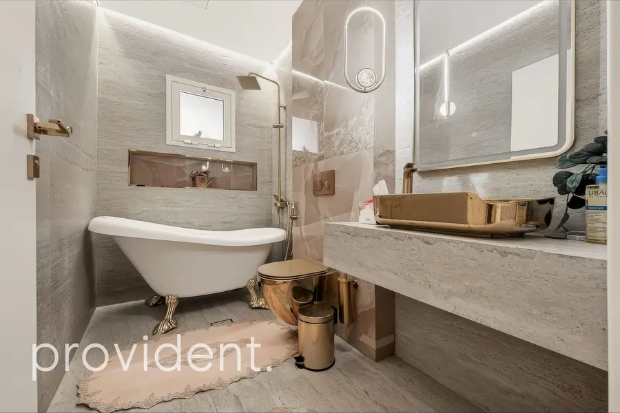 Exclusive | Luxury corner Villa | Furnished +Pool