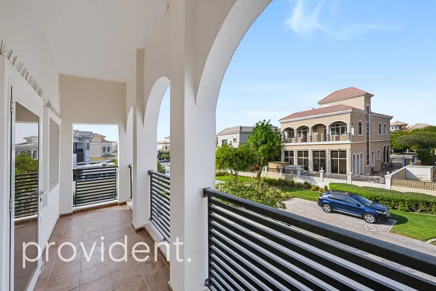 Exclusive | Luxury corner Villa | Furnished +Pool