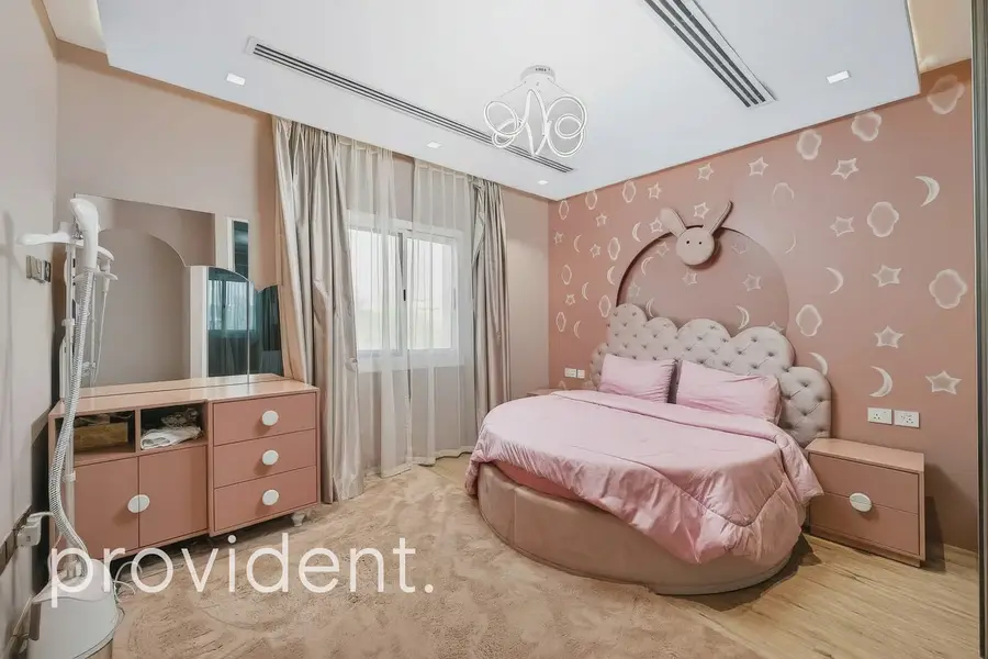 Exclusive | Luxury corner Villa | Furnished +Pool
