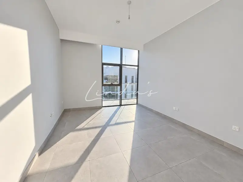 Vacant | Spacious - Bright | 13 Months Contract