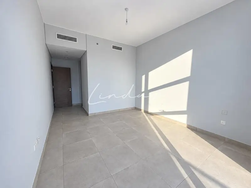 Vacant | Spacious - Bright | 13 Months Contract