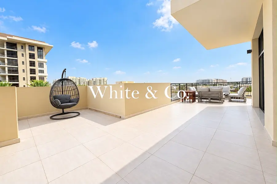 SPACIOUS CORNER UNIT| VACANT| 12 CHEQUES