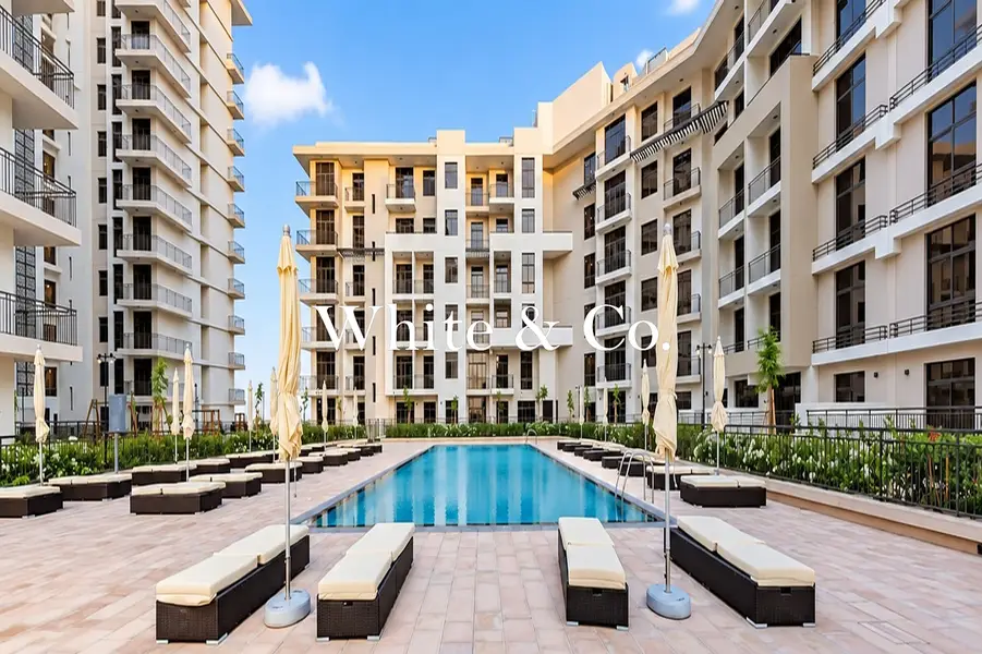 SPACIOUS CORNER UNIT| VACANT| 12 CHEQUES