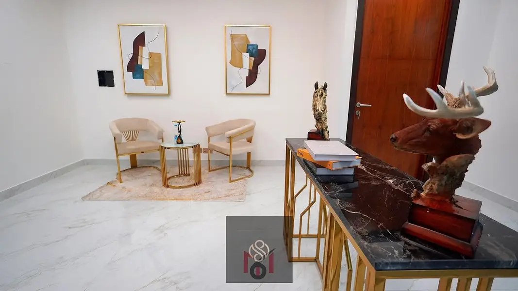 SPACIOUS 600 SQFT FULLY FURNISHED OFFICE | DIP