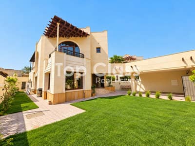 4 Slaapkamers Villa te Huur in Umm Suqeim, Dubai - Villa in Umm Suqeim,Umm Suqeim 1, 4 slaapkamers, 320000 AED - 16979732 4 Slaapkamers Villa te Huur in Umm Suqeim, Dubai - Villa in Umm Suqeim,Umm Suqeim 1, 4 slaapkamers, 320000 AED - 16979732