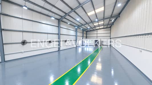 Warehouse zum Miete in Dubai Investments Park (DIP), Dubai - Lagerhalle in Dubai Investments Park (DIP)，Dubai Investments Park 2，Berkeley Building, 297700 AED - 16979882