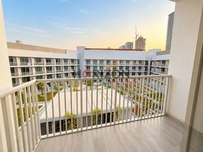 Studio zum Miete in Jumeirah Village Circle (JVC), Dubai - Golden Balcony Overlooking Courtyard Apartments. png Studio zum Miete in Jumeirah Village Circle (JVC), Dubai - Golden Balcony Overlooking Courtyard Apartments. png