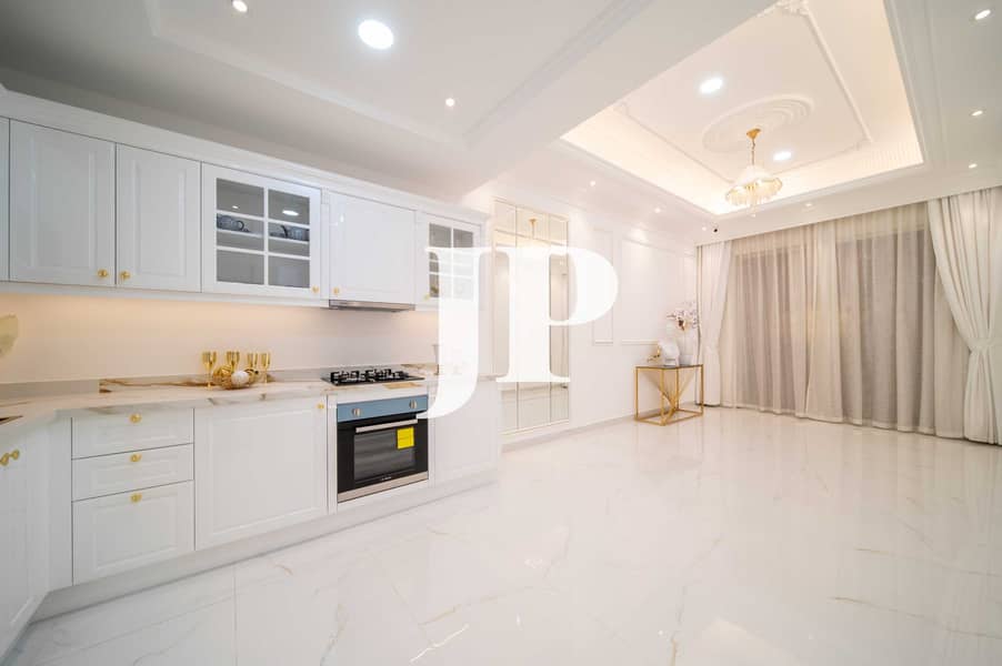 3 Living Room 2. jpg