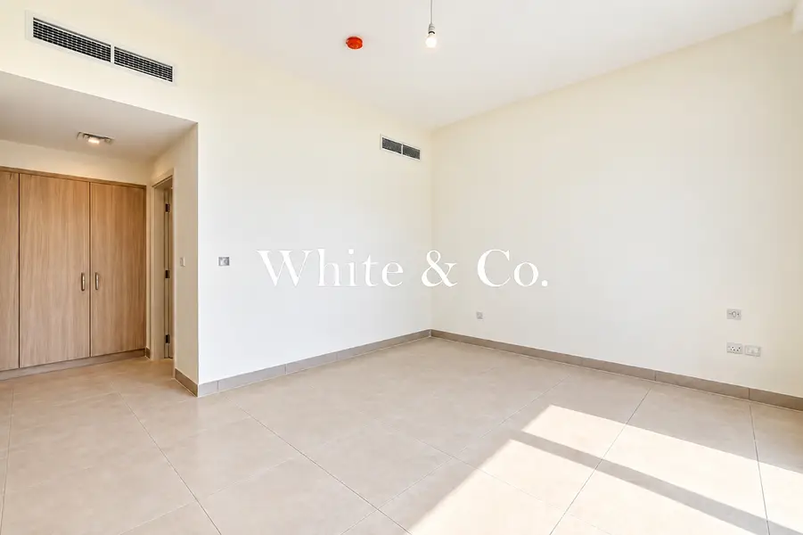 | MOTIVATED SELLER | END OF ROW UNIT |