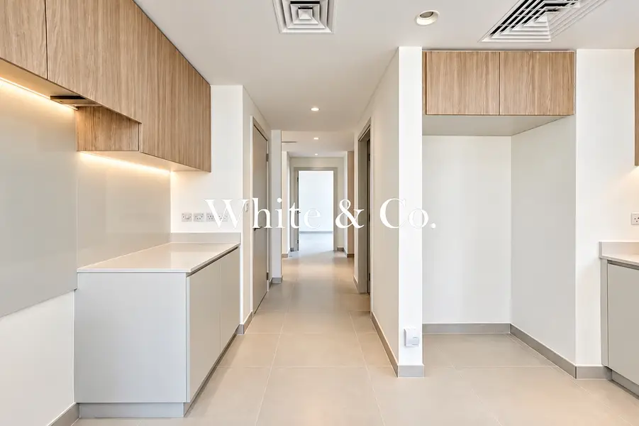 | MOTIVATED SELLER | END OF ROW UNIT |
