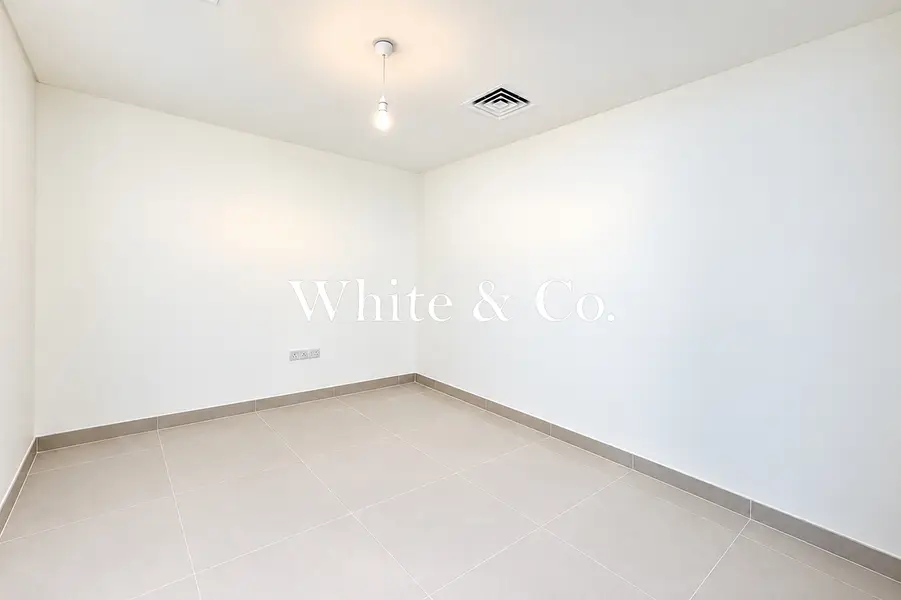 | MOTIVATED SELLER | END OF ROW UNIT |