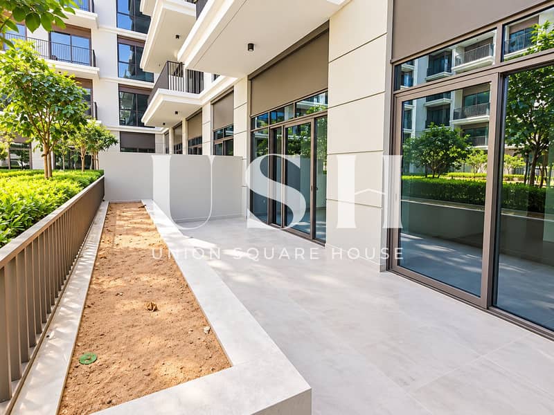 5 Modern Apartment Patio with Landscaping. png